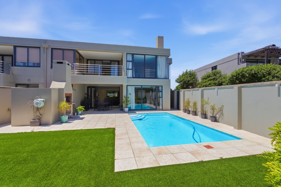 To Let 3 Bedroom Property for Rent in Sunset Links Western Cape